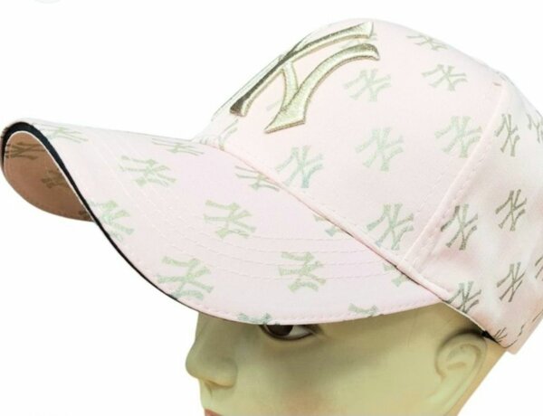 Casquette rose à motif classique
