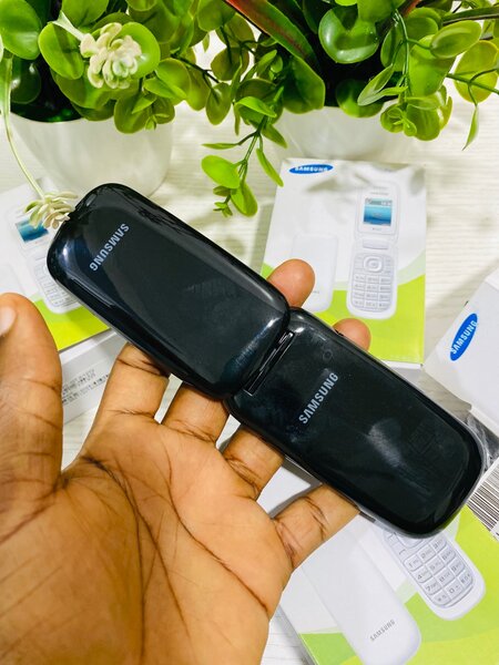 Samsung GT - E1272 black