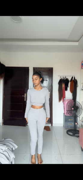 Ensemble de sport gris pour femme