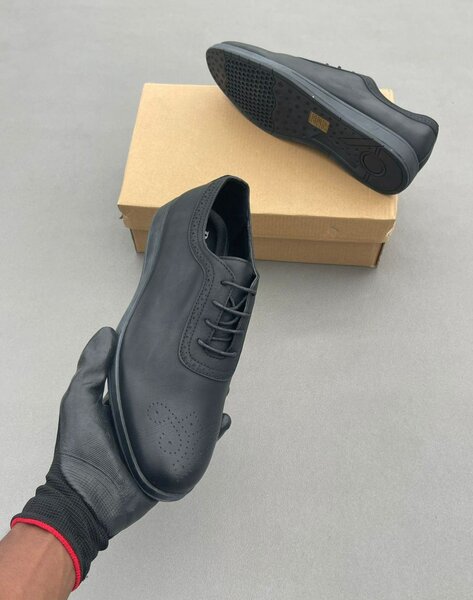 Chaussures habillées en cuir noir