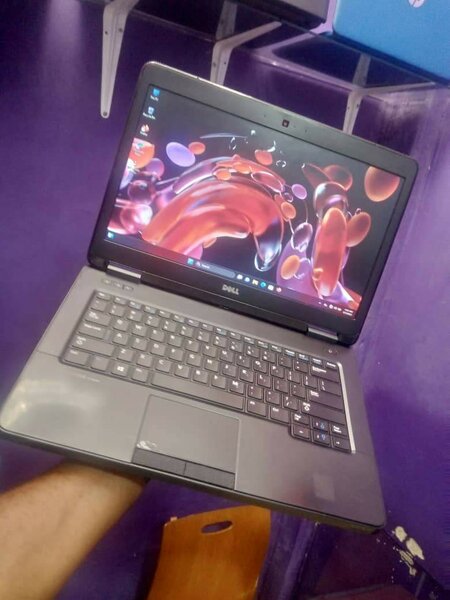 Dell latitude i3 5th Gen