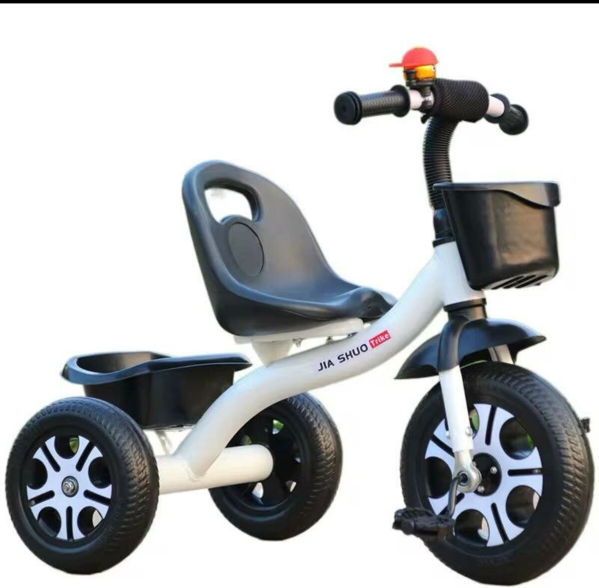 Tricycle enfant avec panier