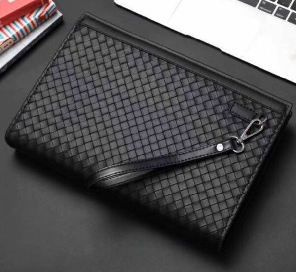 Pochette élégante en cuir tressé