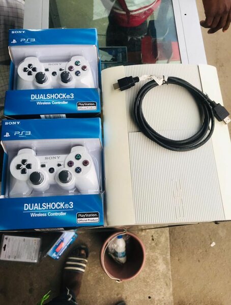 Ps3 ultra Slim + 1 manette