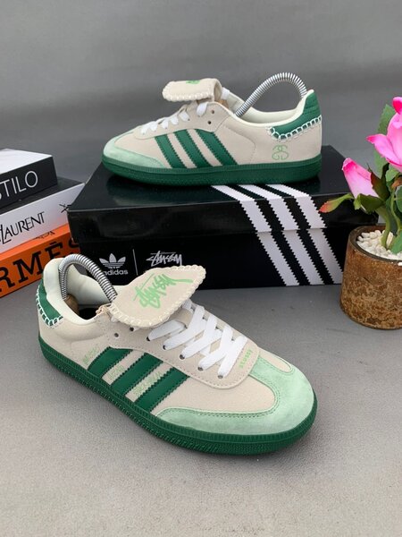 Baskets vertes et blanches tendance