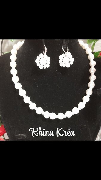 Parure Collier et Boucles en Perles