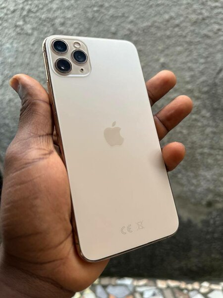 iPhone 11 Pro Max doré