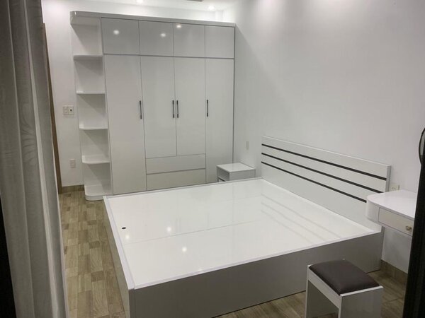 Lit moderne blanc laqué