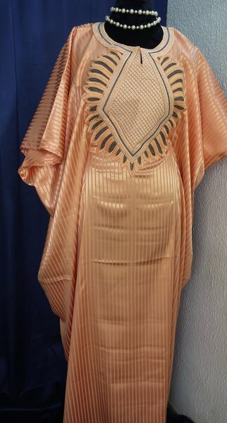 Caftan en soie élégant