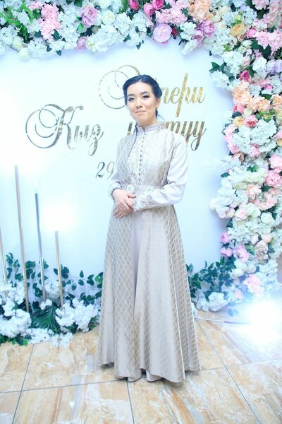 Платье с накидкой