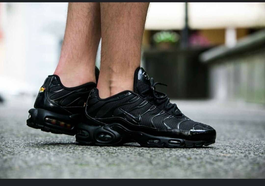 La chaussure et disponible 40@45