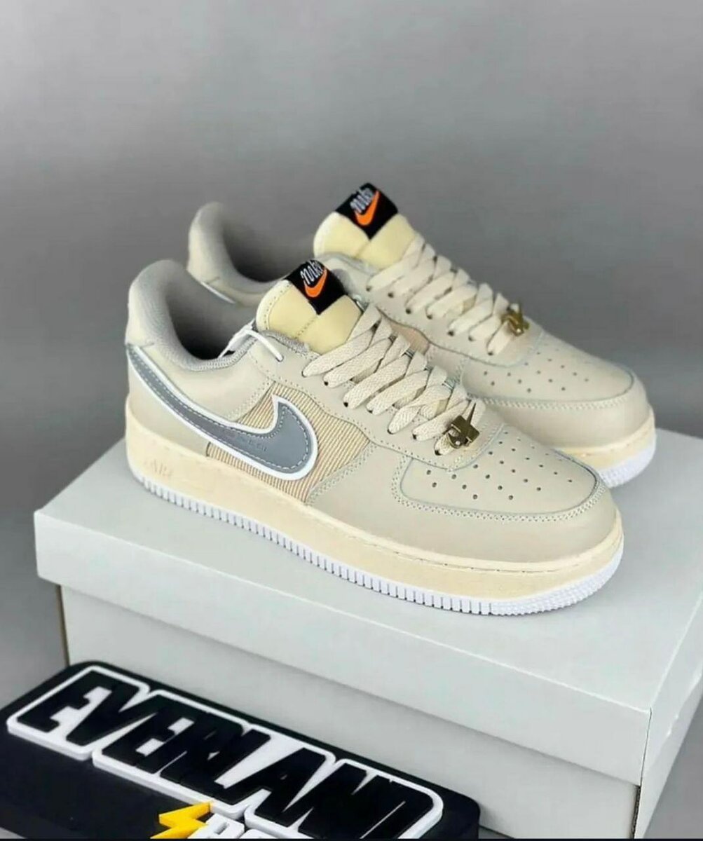 Sneakers en cuir beige tendance