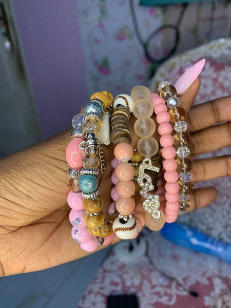 Bracelets en perles colorées