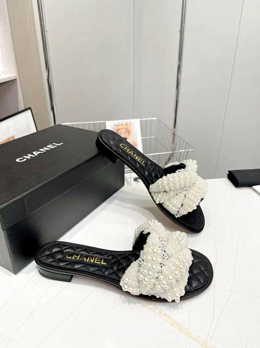 CHANEL LADIES SLIPPERS/SANDALS