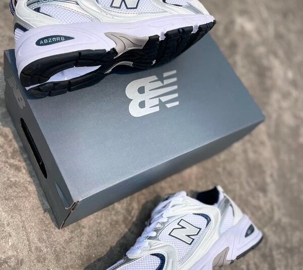 NEW BALANCE 530 ( Certifé avec le carton)
