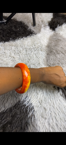Bracelet en résine orange vif