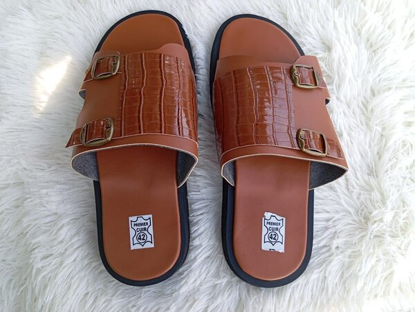 Sandales en cuir marron élégantes