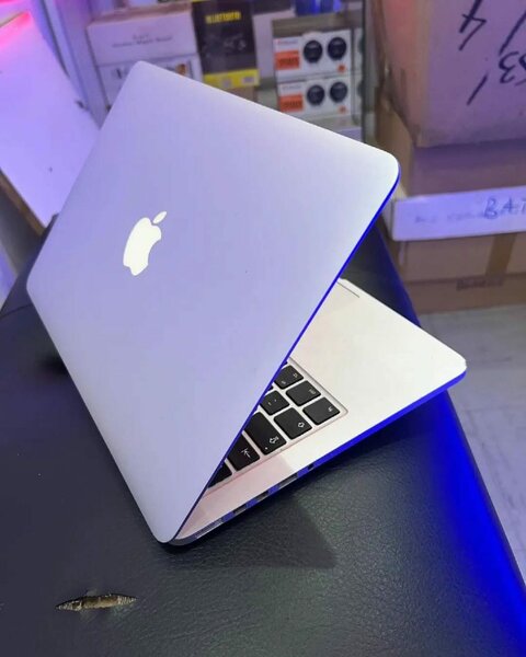 MacBook Pro (A1502)