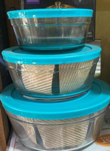 Récipients en verre avec couvercles