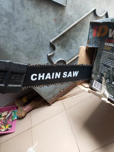 Tronçonneuse Thermique Professionnelle