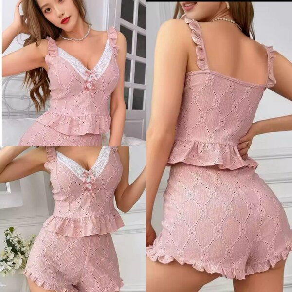 Pyjama en dentelle rose