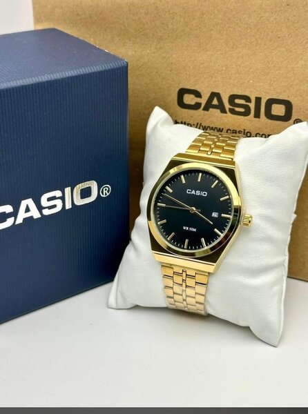 Montre dorée Casio élégante