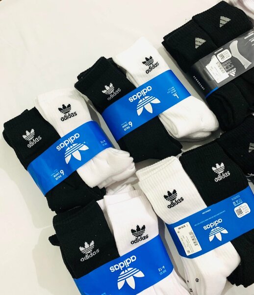 Chaussettes Adidas blanches et noires