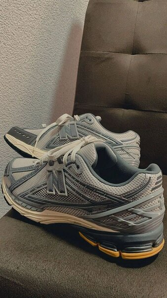 Chaussures de course grises