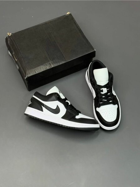 Alr jordan one noir et blanc
