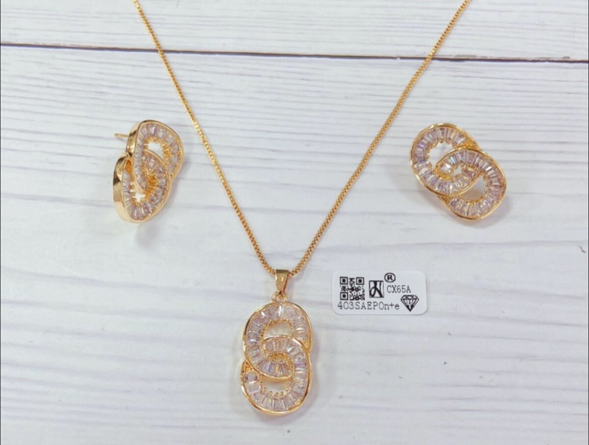 Ensemble boucle et chaîne