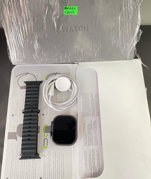 BLACK TITANIUM APPLE WATCH