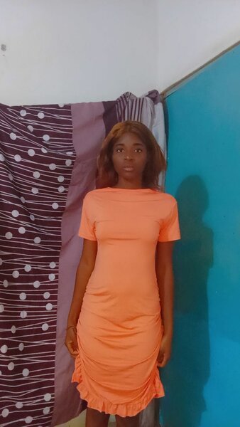 Robe orange dos nu élégante