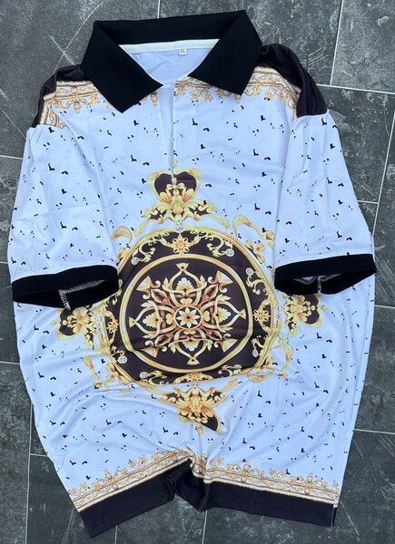 Polo imprimé baroque élégant