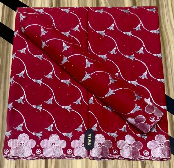 Tissu en dentelle suisse coloré