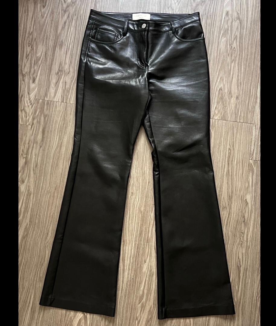Pantalon flare en cuir élégant