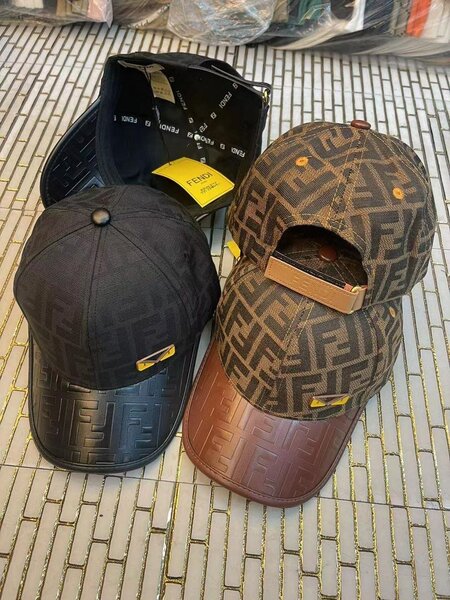 Chapeau fendi de qualité