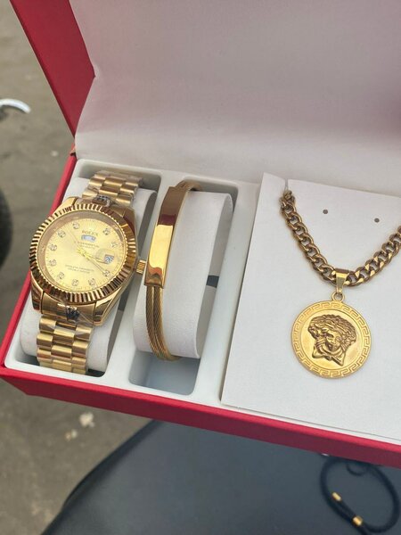 Ensemble montre et collier doré