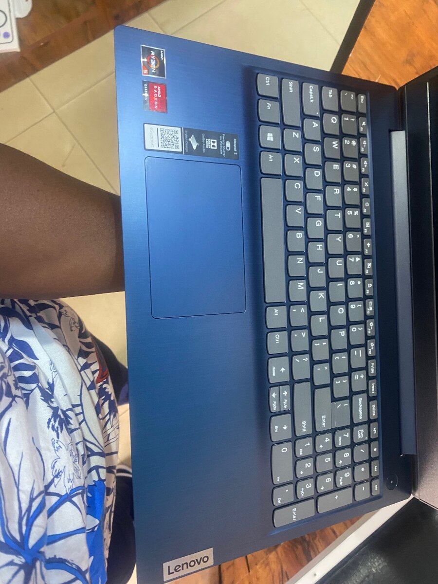 Lenovo Ryzen 5,