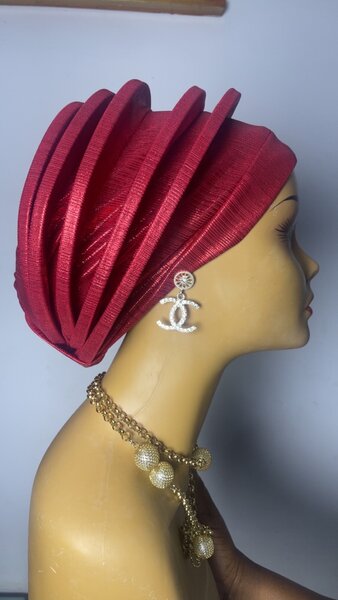 Chapeau Turban Rouge Élégant