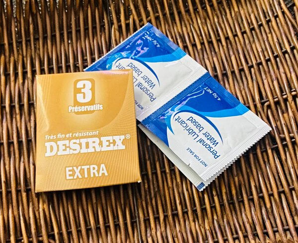 3 préservatifs + 2 lubrifiants