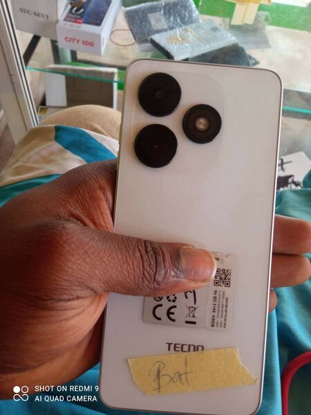 Smartphone TECNO moderne