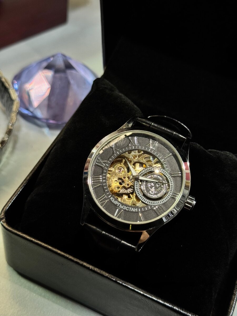 Механические часы с кожаным и железным ремешком