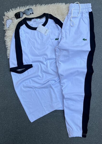 Tenue de sport blanc et noir