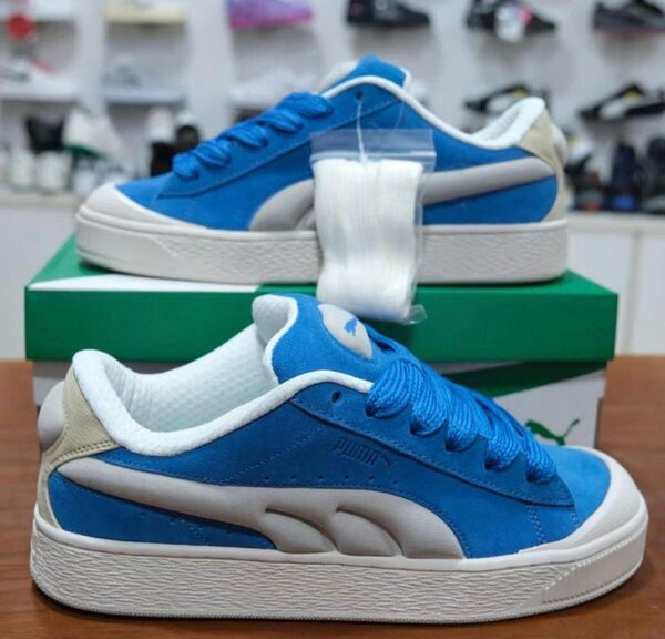 Sneakers en daim bleu stylé