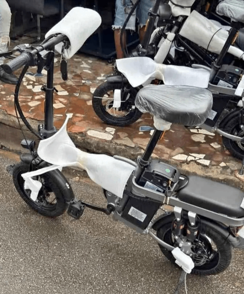 Vélo électrique pliant compact