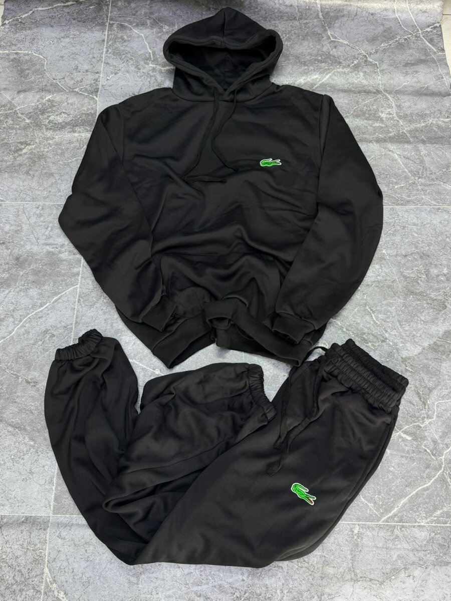 Sweat à capuche et pantalon élégant