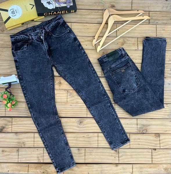 AUTHENTIC JEANS