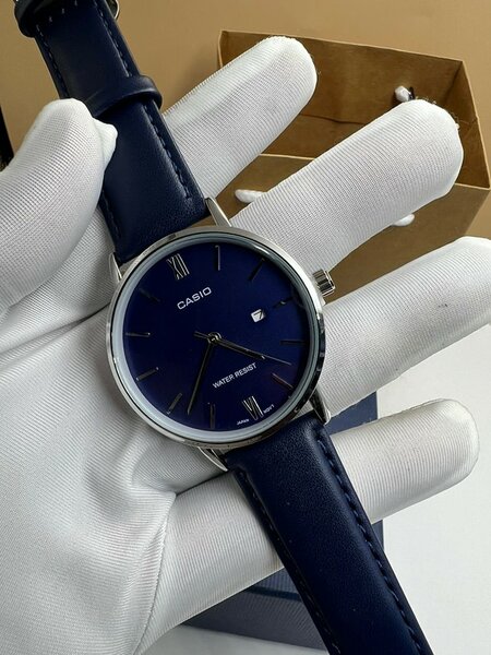 montre-bracelet casio bleu