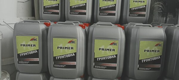 Краски  для внутренних и фасадных работ.