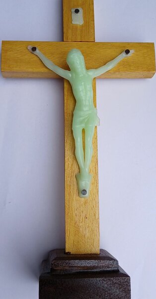 Crucifix lumineux en bois